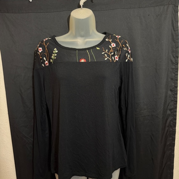 💥NEW ITEM💥 Candie’s Long Sleeves Floral Top - Picture 2 of 6